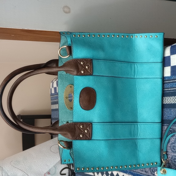 Stylish Turn-Lock Studded 3 in 1 Tote Bag, removable inner crossbody & sm wallet - Picture 3 of 8